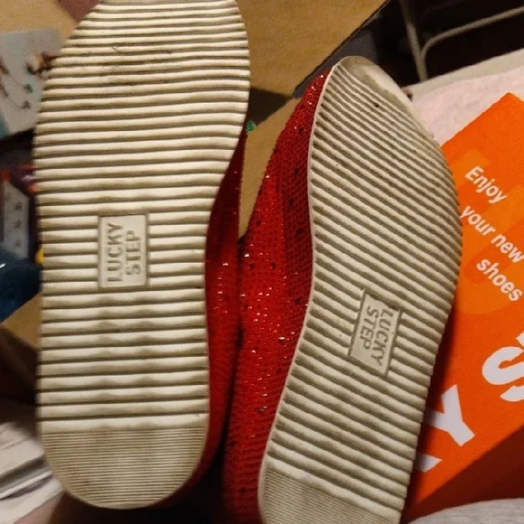 Elegant Red Women's Sneakers - Picture 5 of 9